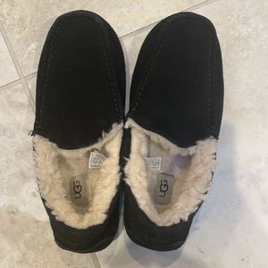 Men’s size 9 navy ugg slippers